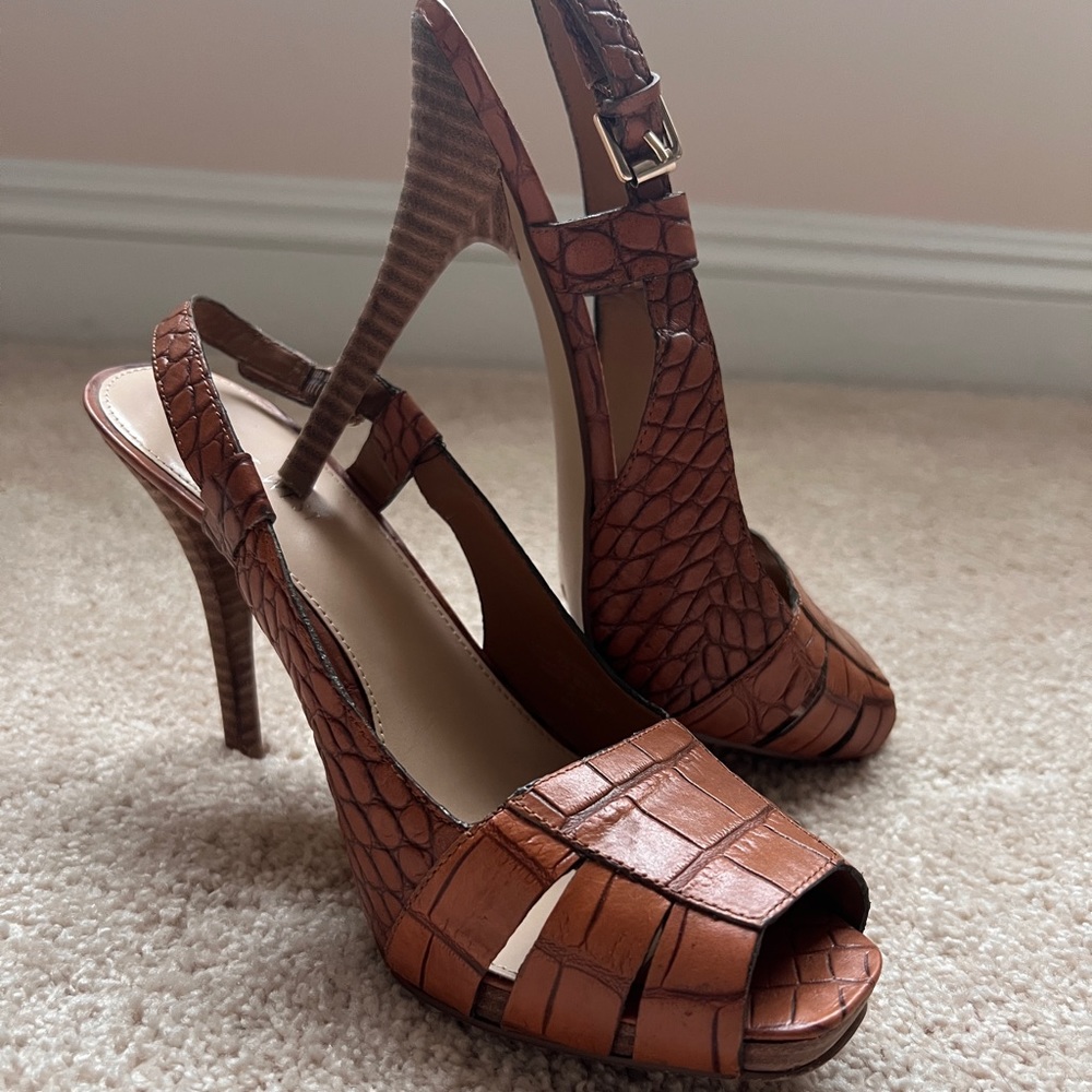 Nine West natural brown heels! Only wore once!